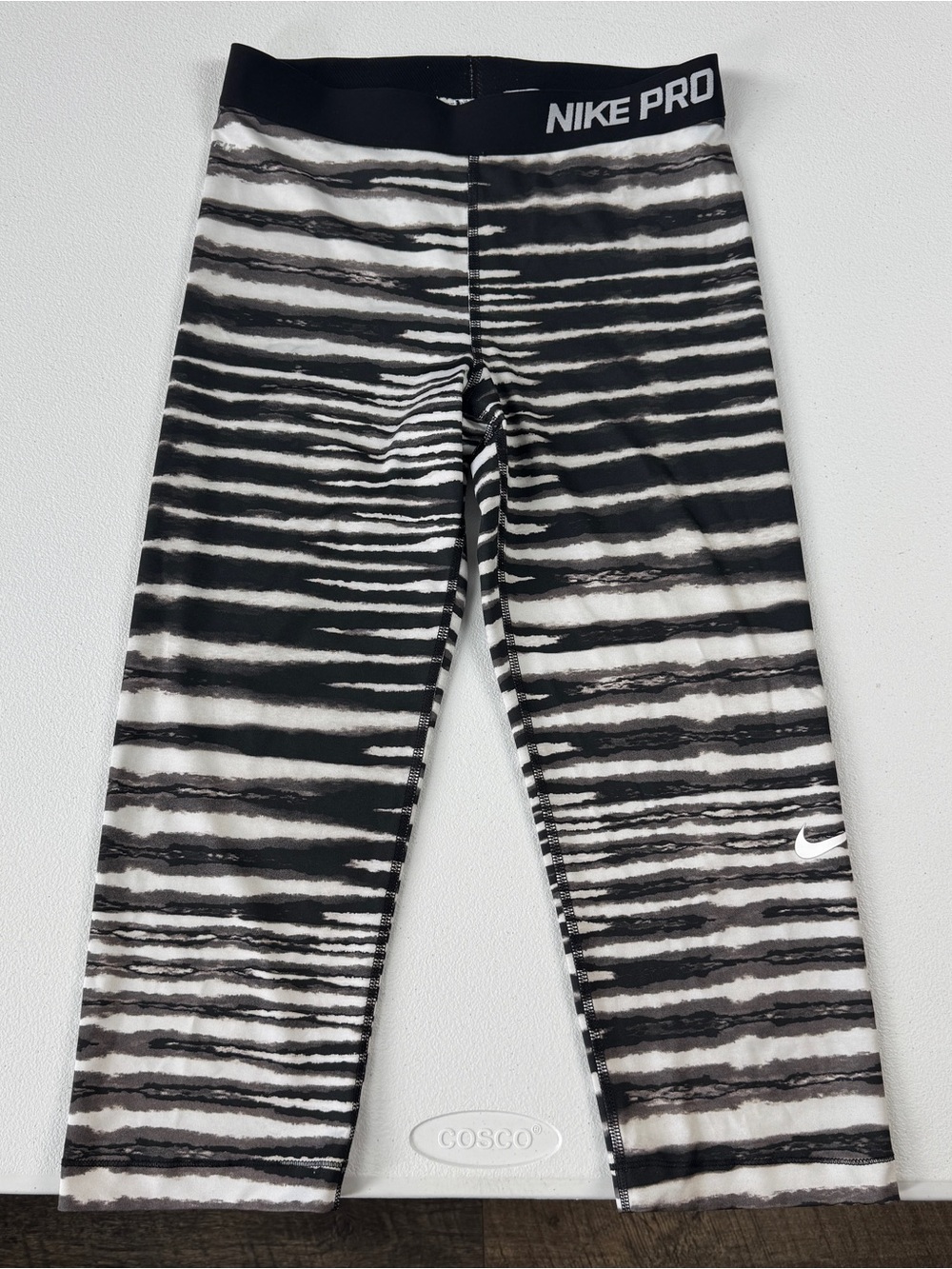 Nike Pro‎ Athletic Capri Womens M Medium Black Grey Pull On Mid Rise Skinny Leg